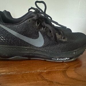 Nike Black Athletic Shoes with Zoom Technology
